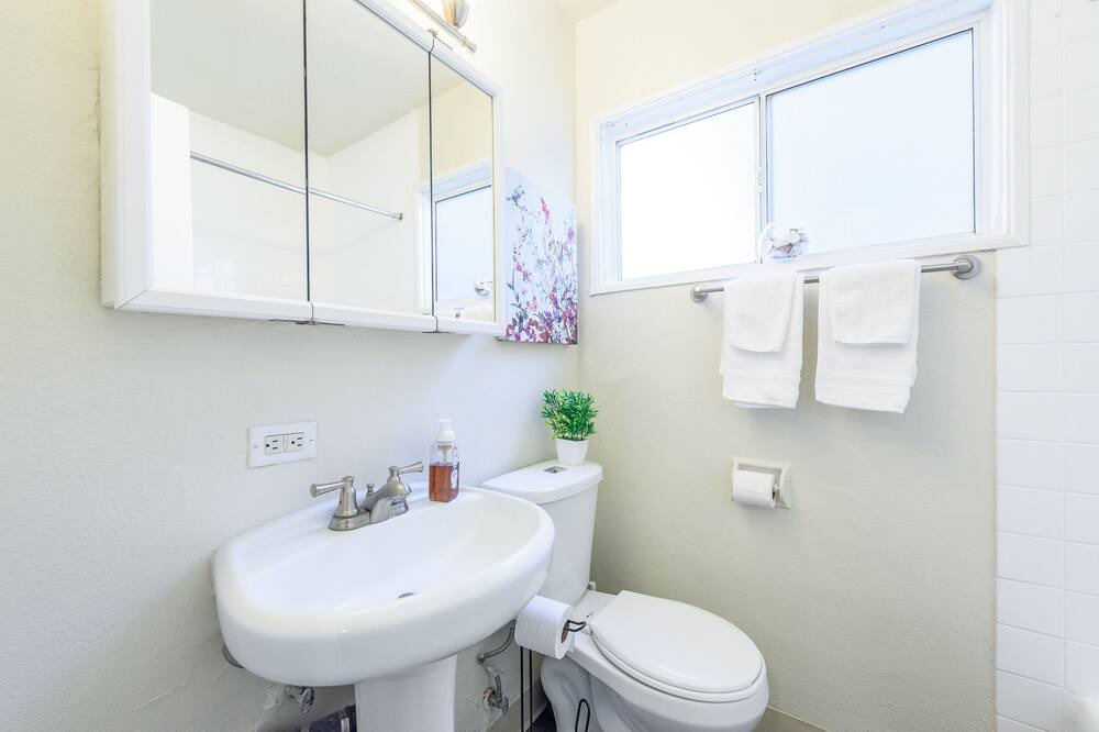 Photo of Bathroom in Bay Park