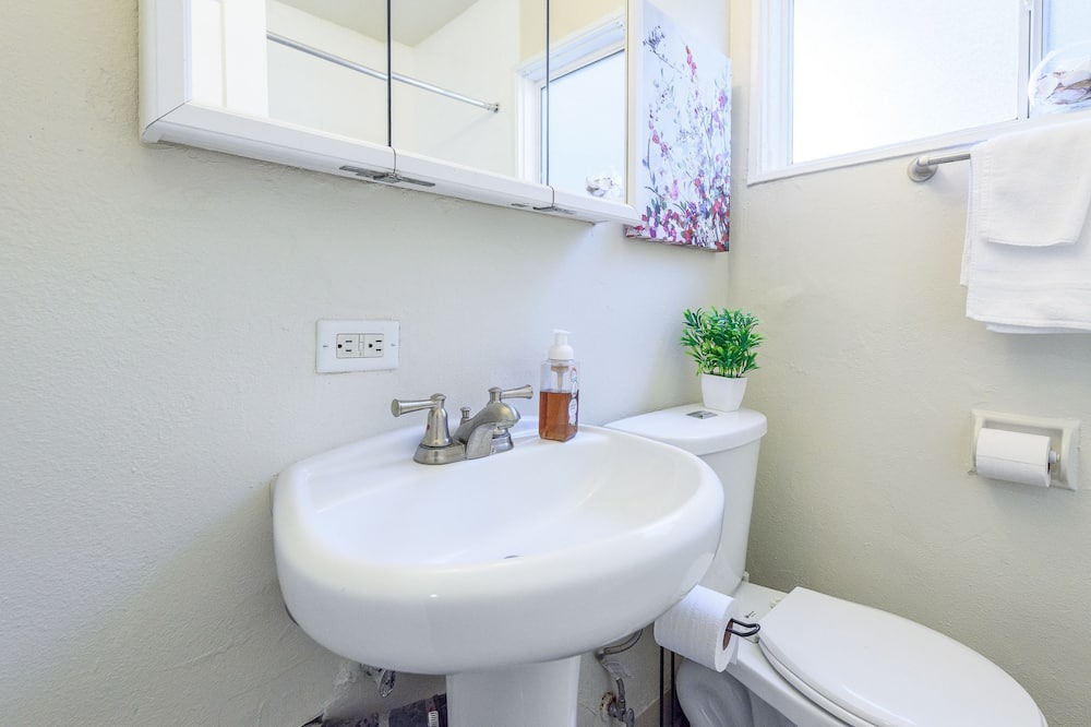 Photo of Bathroom in Bay Park