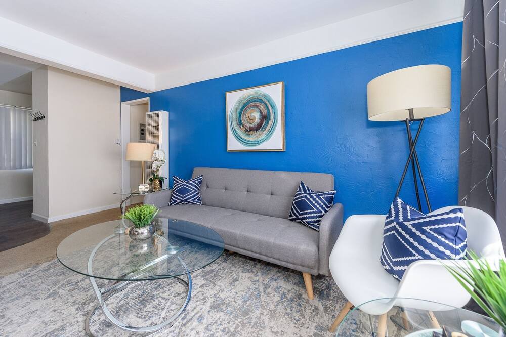 Photo of Livingroom in Bay Park
