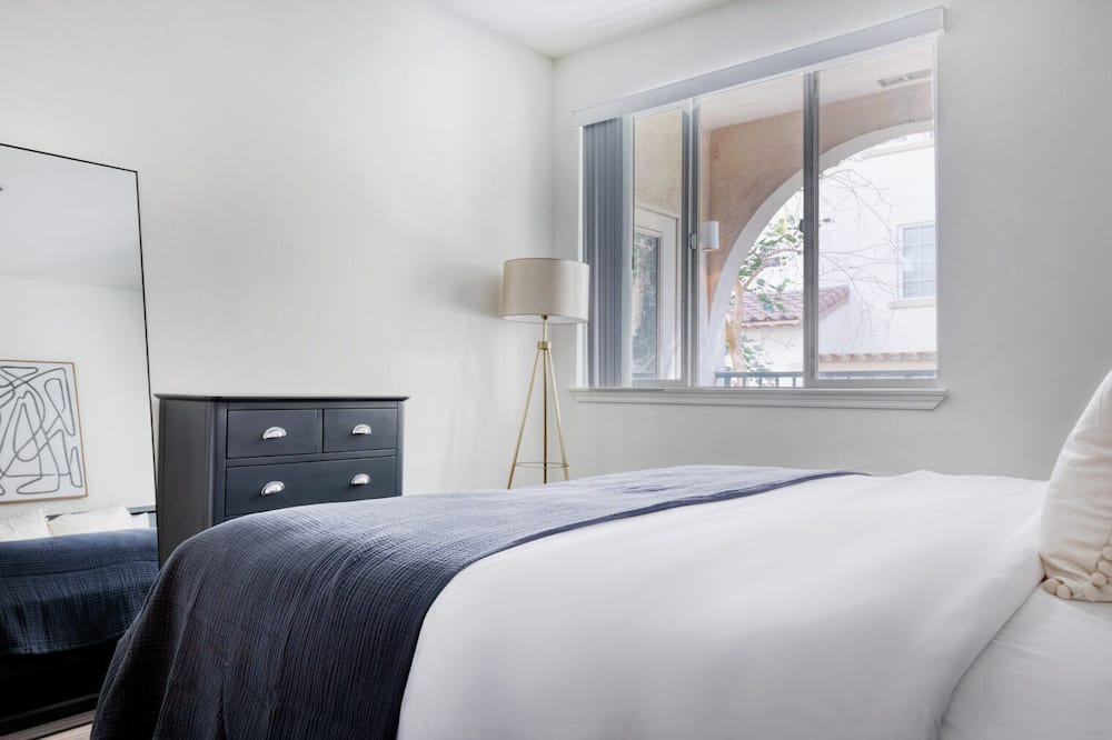 Photo of Bedroom in Playa Vista
