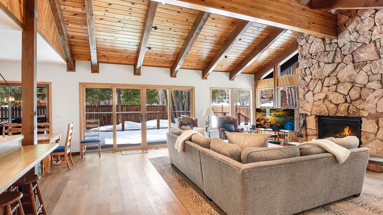 Photo of Livingroom in Tahoe Sierra Estates
