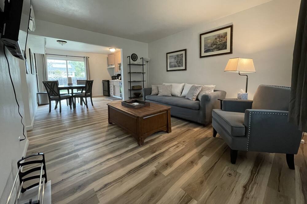 Photo of Livingroom in Tehama County