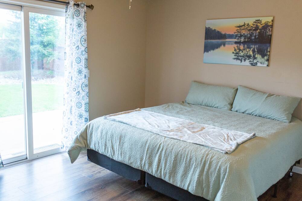 Photo of Bedroom in Shasta Lake