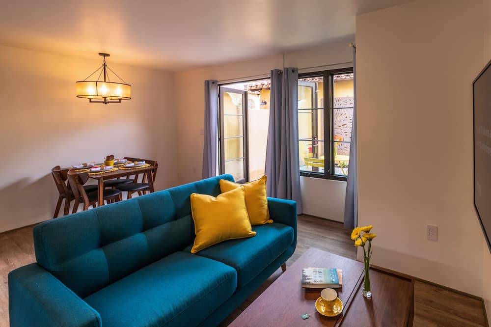 Photo of Livingroom in Loma Portal