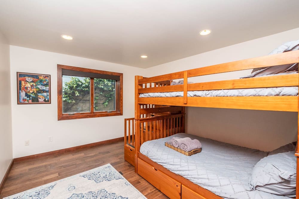 Photo of Bedroom in Mission Hills
