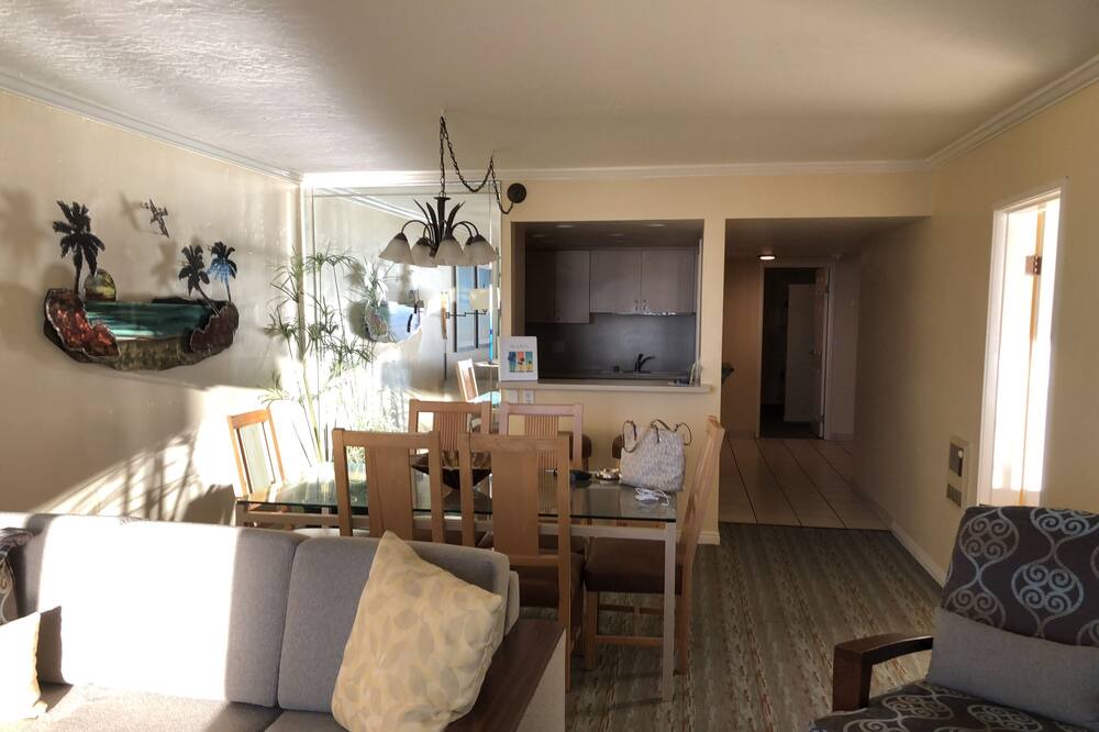 Photo of Livingroom in North Pacific Beach