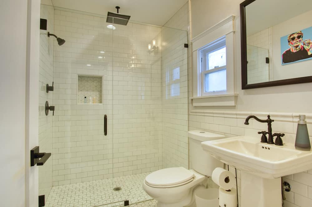 Photo of Bathroom in Grant Hill