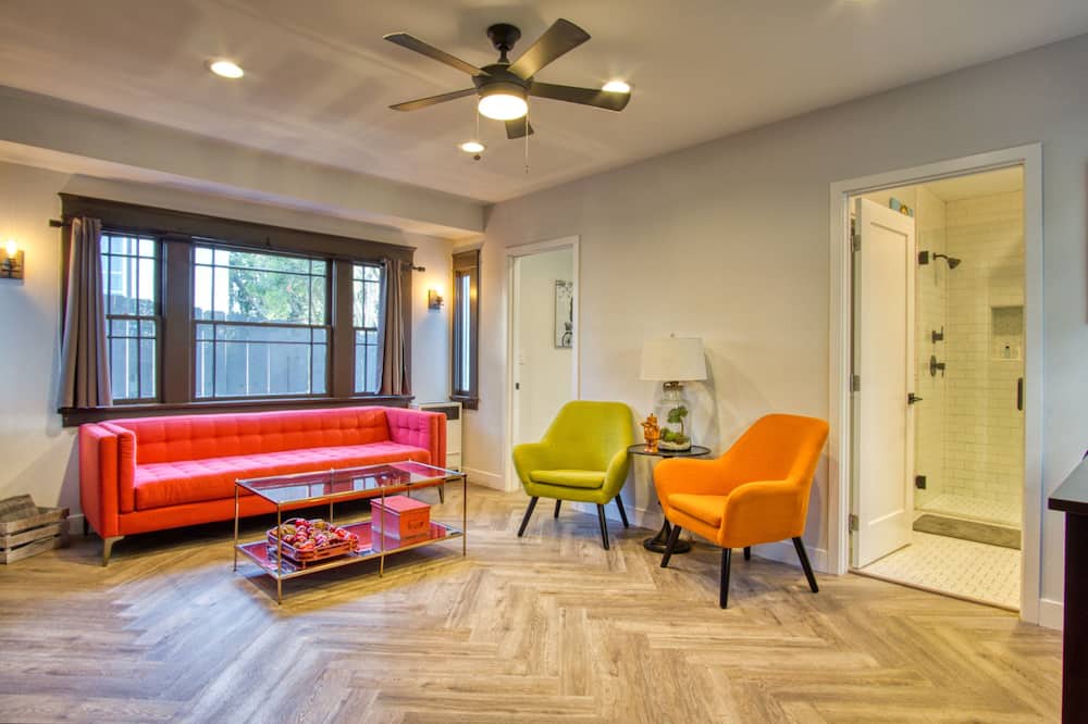 Photo of Livingroom in Grant Hill