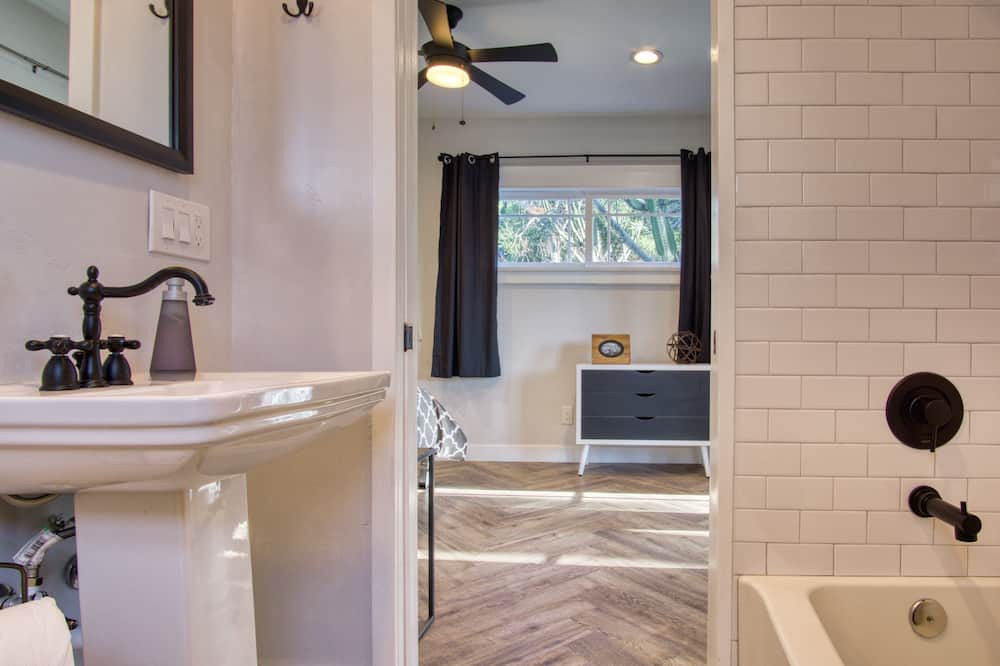 Photo of Bathroom in Grant Hill
