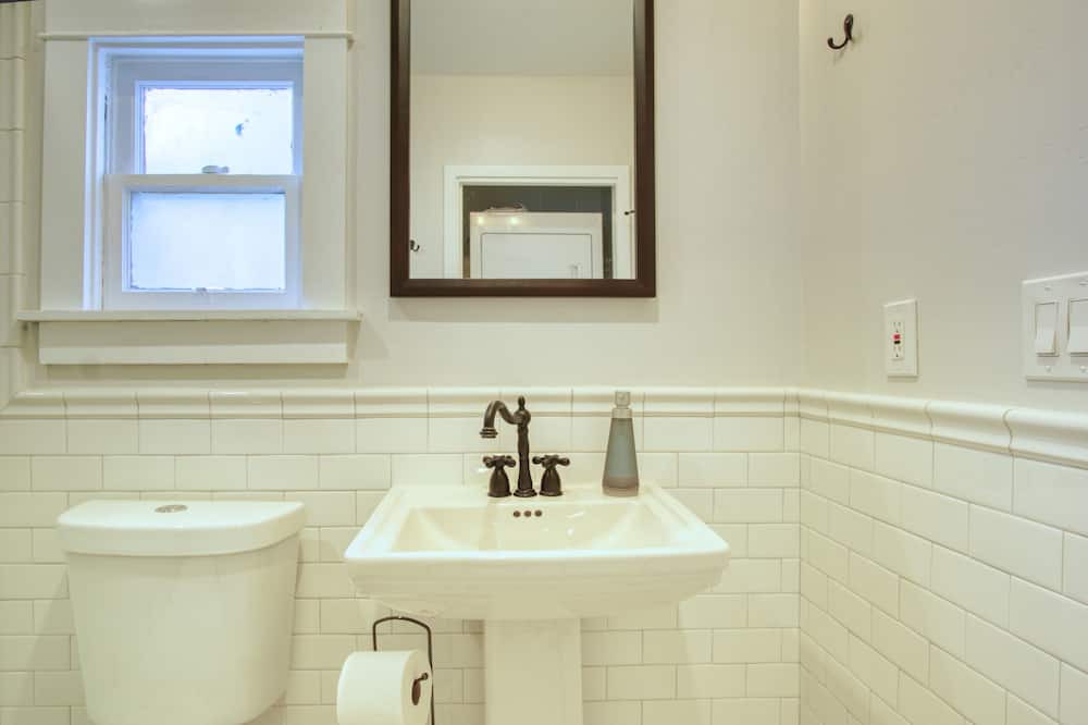 Photo of Bathroom in Grant Hill