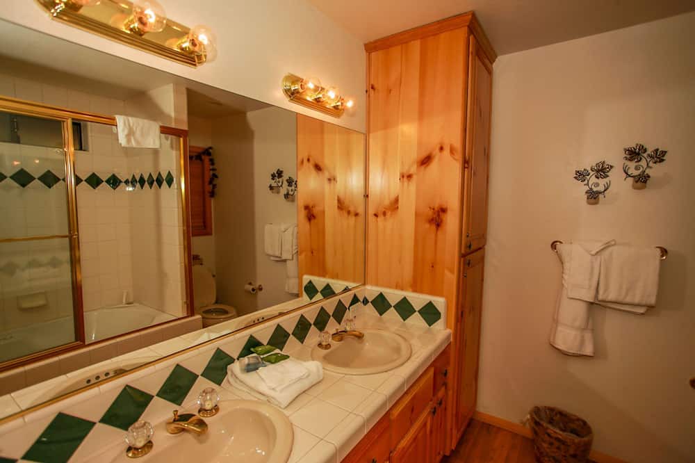 Photo of Bathroom in Fox Farm