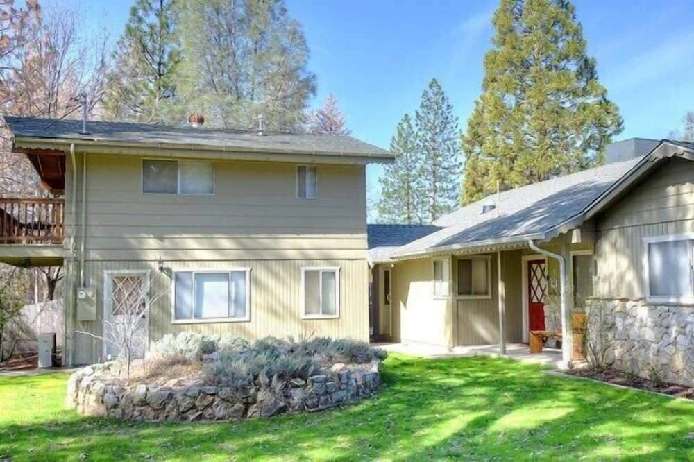 Photo of Outdoor in Oakhurst