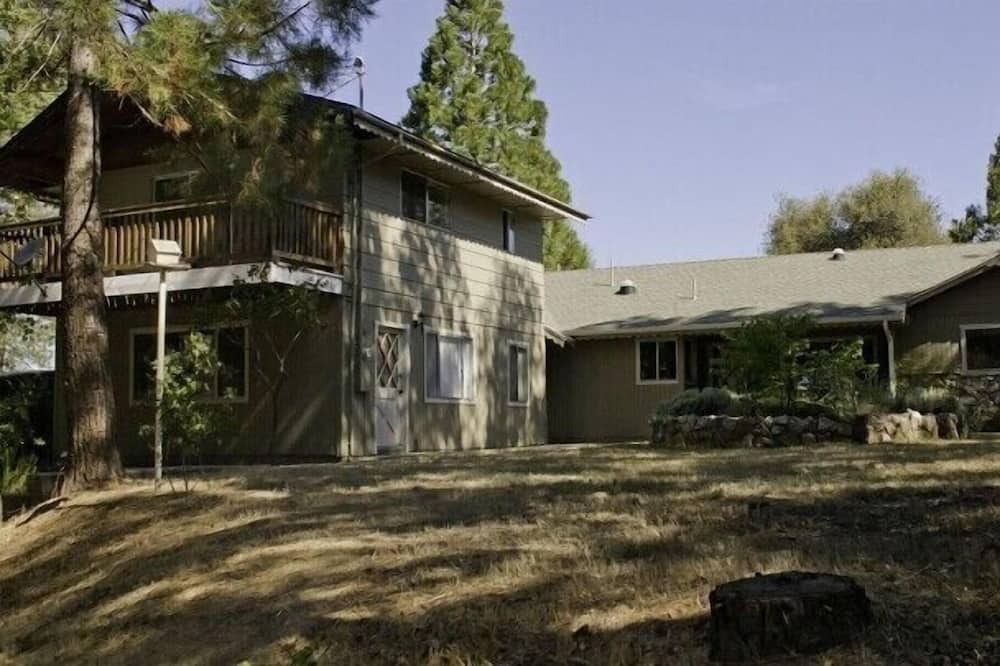 Photo of Outdoor in Oakhurst
