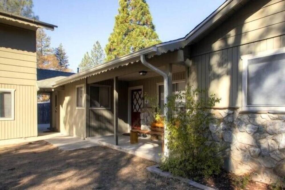 Photo of Outdoor in Oakhurst