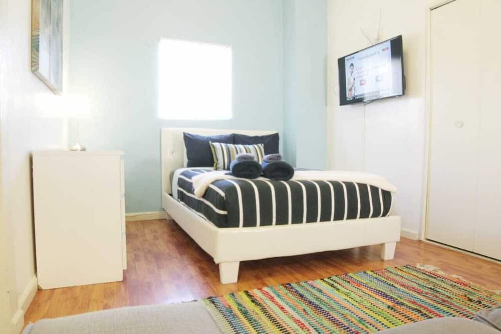 Photo of Bedroom in Pico-Union
