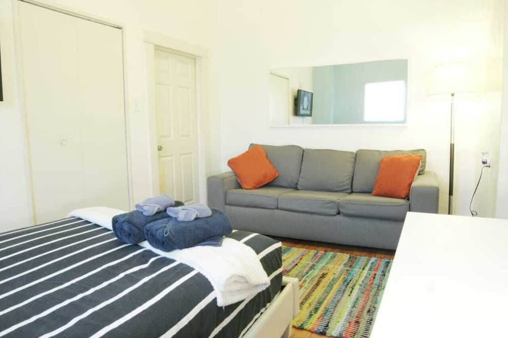 Photo of Bedroom in Pico-Union