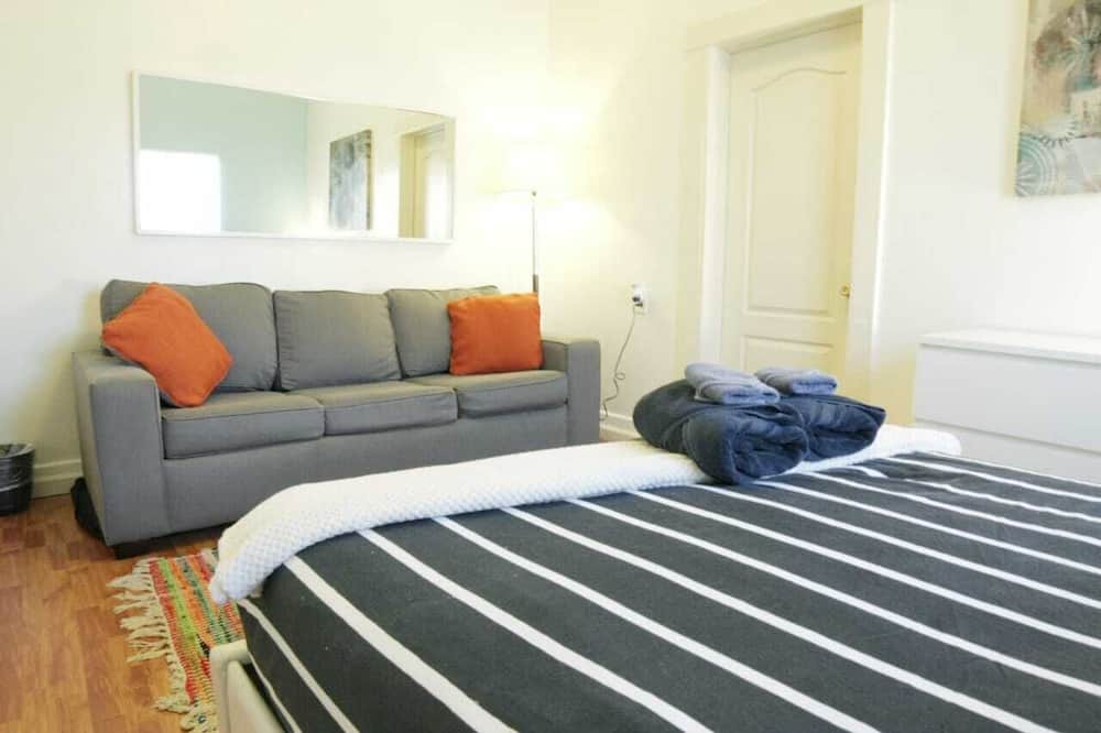Photo of Bedroom in Pico-Union