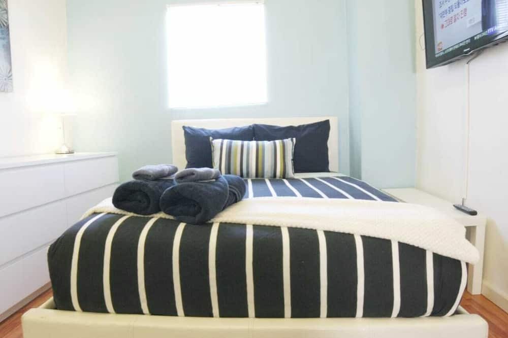Photo of Bedroom in Pico-Union