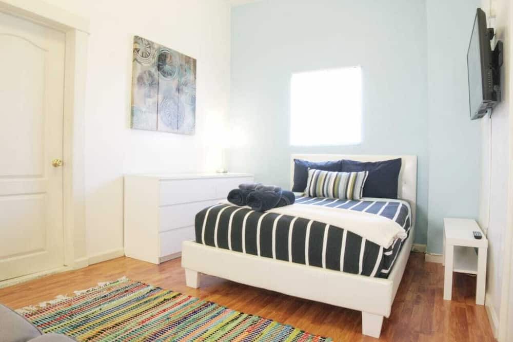 Photo of Bedroom in Pico-Union