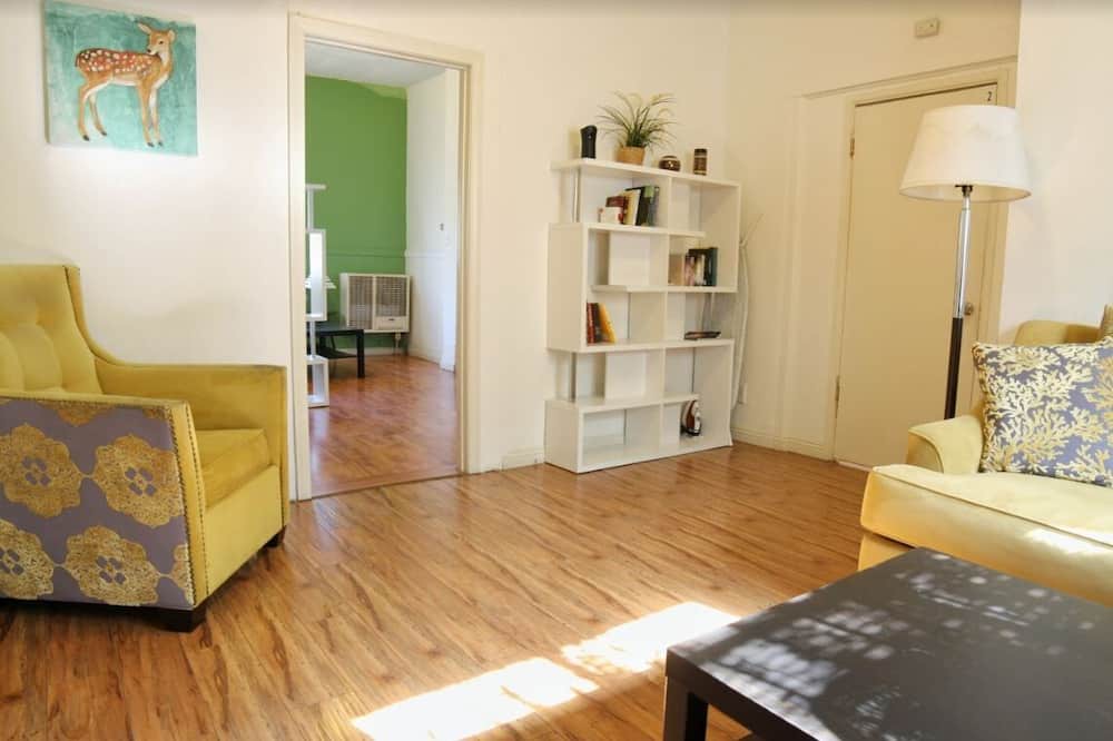 Photo of Livingroom in Pico-Union