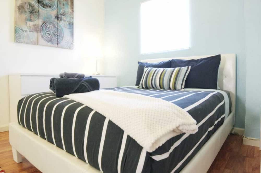 Photo of Bedroom in Pico-Union