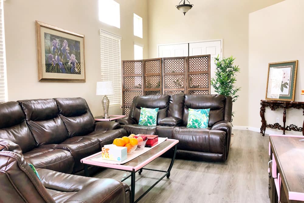 Photo of Livingroom in Lake Elsinore