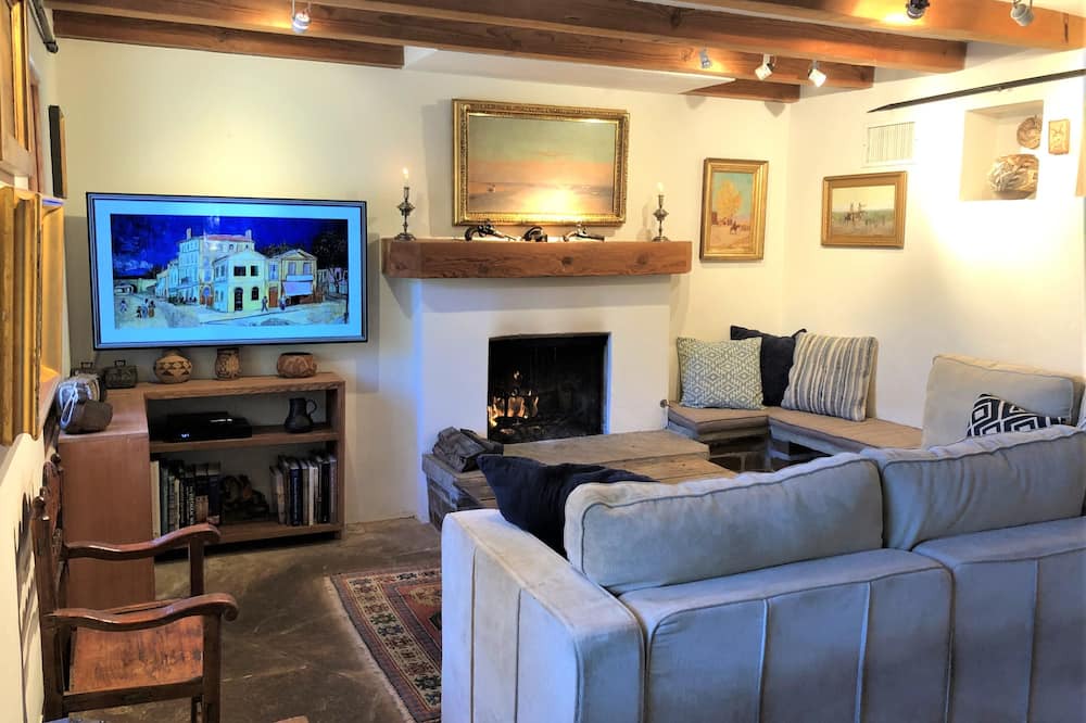Photo of Livingroom in Mission Canyon
