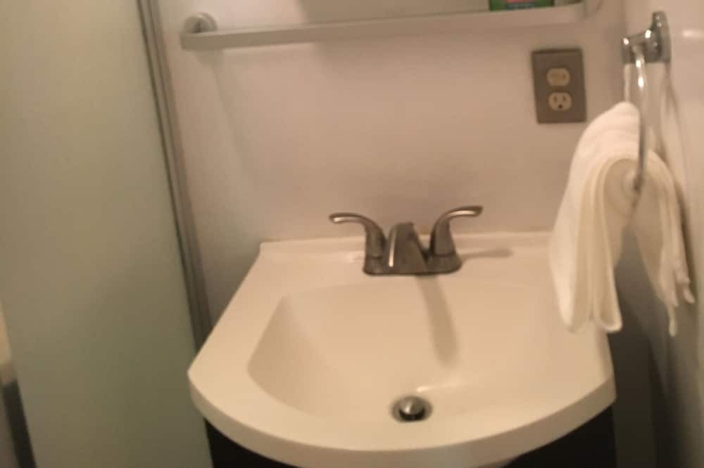 Photo of Bathroom in Los Feliz