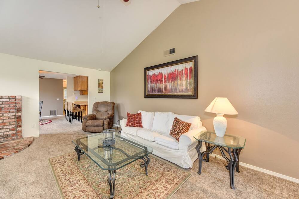 Photo of Livingroom in Rescue