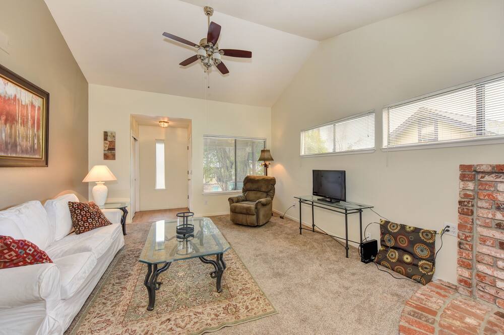 Photo of Livingroom in Rescue