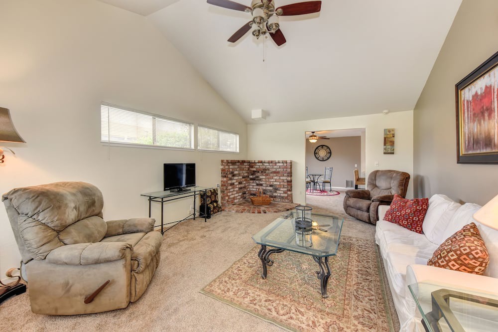 Photo of Livingroom in Rescue