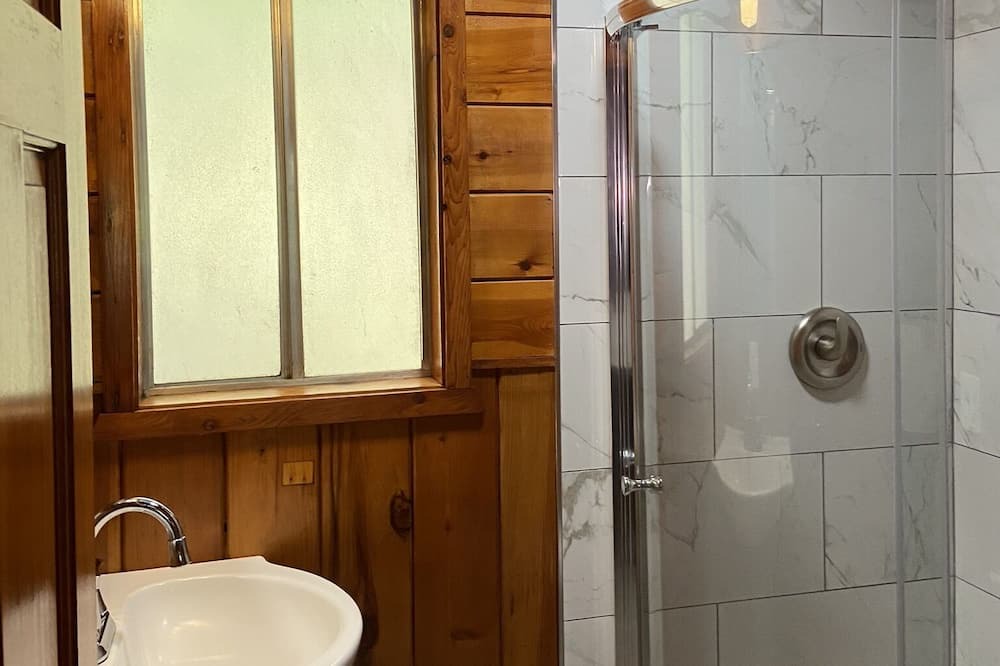 Photo of Bathroom in Cedar Ridge