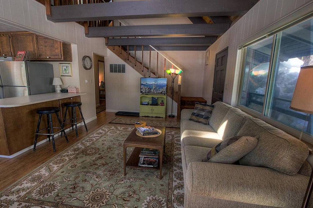 Photo of Livingroom in Country Club Estates