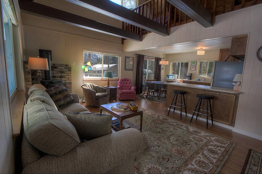 Photo of Livingroom in Country Club Estates