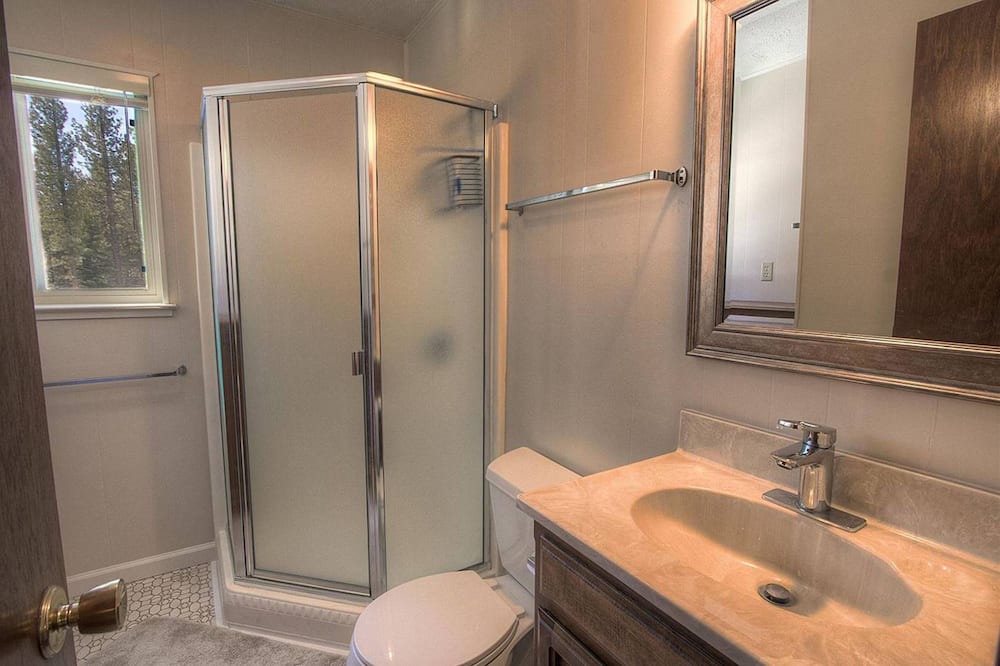 Photo of Bathroom in Country Club Estates