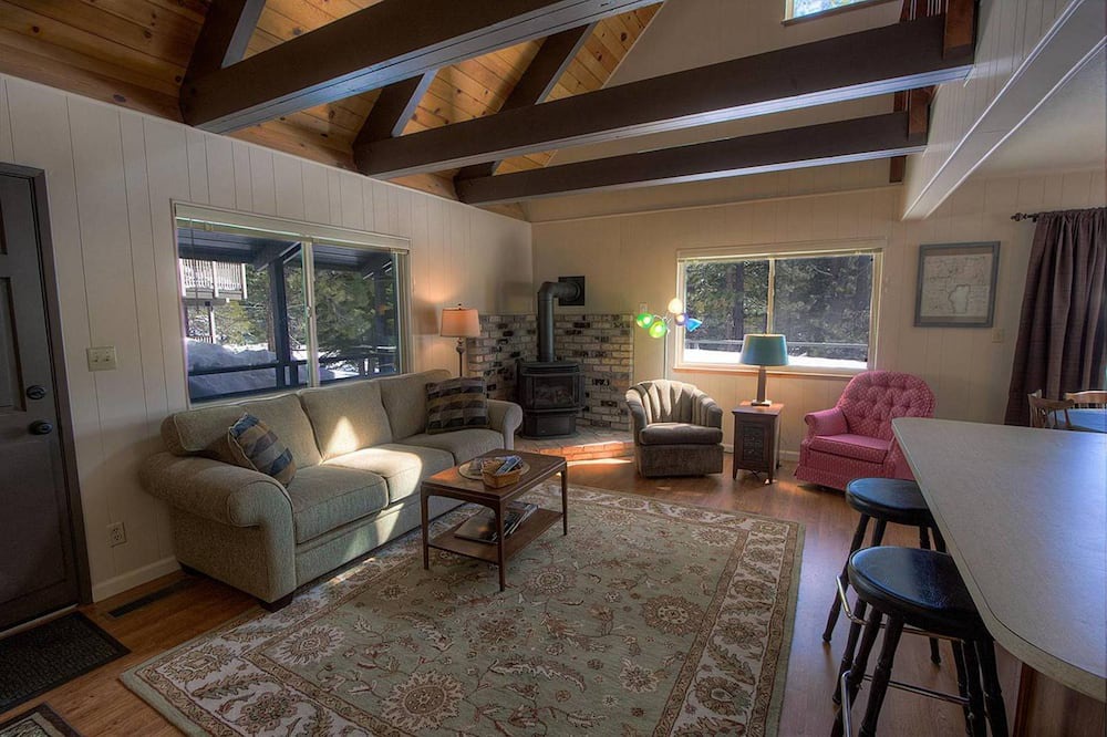 Photo of Livingroom in Country Club Estates