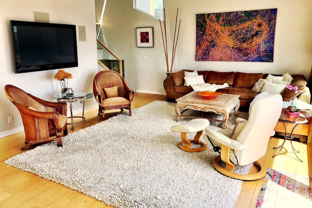 Photo of Livingroom in Mystic Hills
