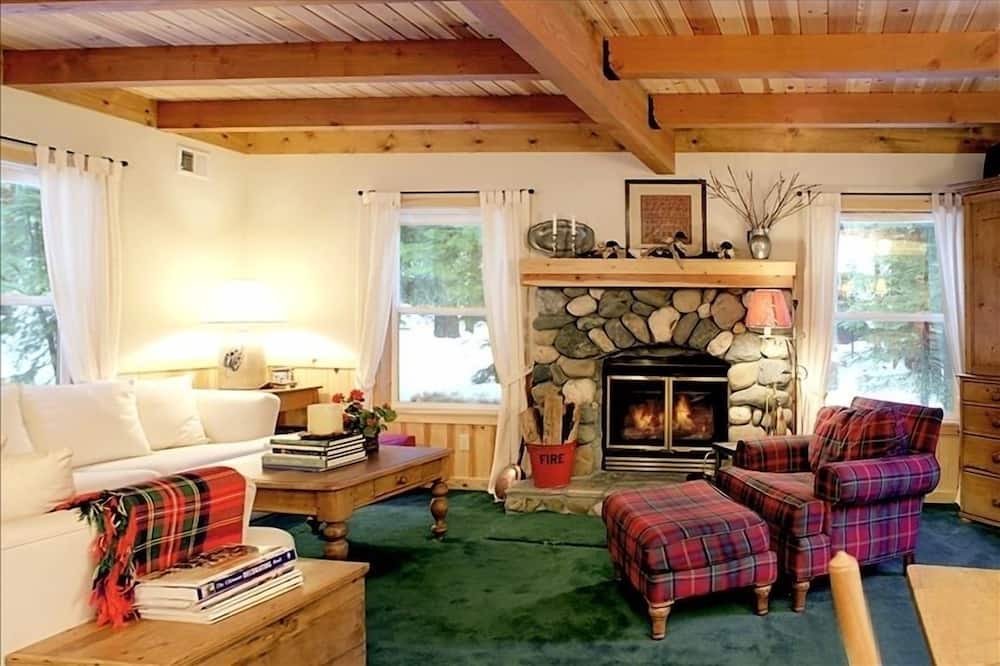 Photo of Livingroom in Tahoe Pines