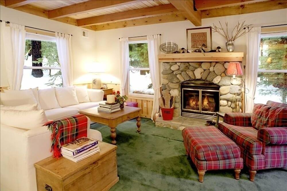 Photo of Livingroom in Tahoe Pines