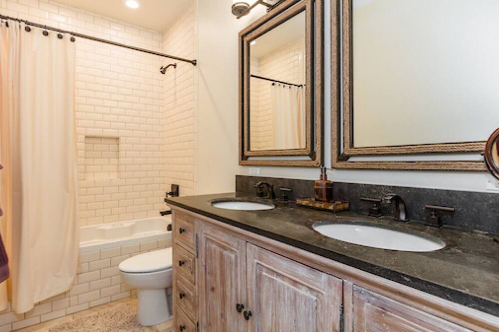 Photo of Bathroom in Tahoe Tavern