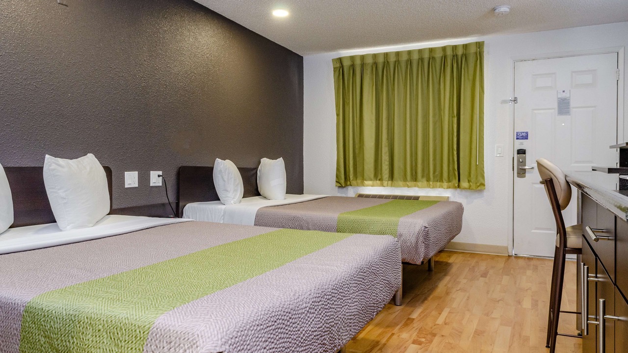 Photo of Bedroom in Raisin