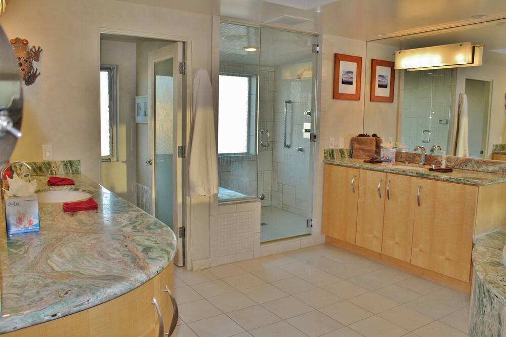 Photo of Bathroom in Hollywood Beach