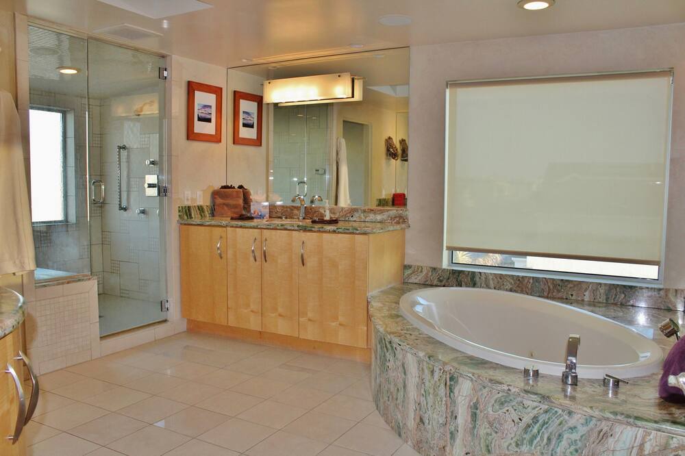 Photo of Bathroom in Hollywood Beach