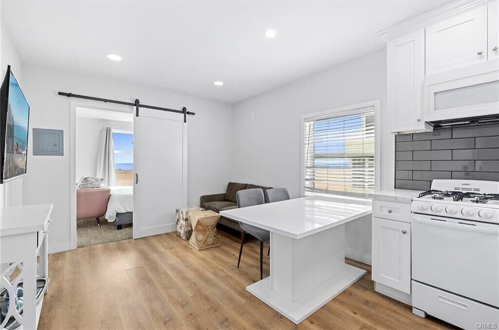 Photo of Livingroom in Balboa Peninsula