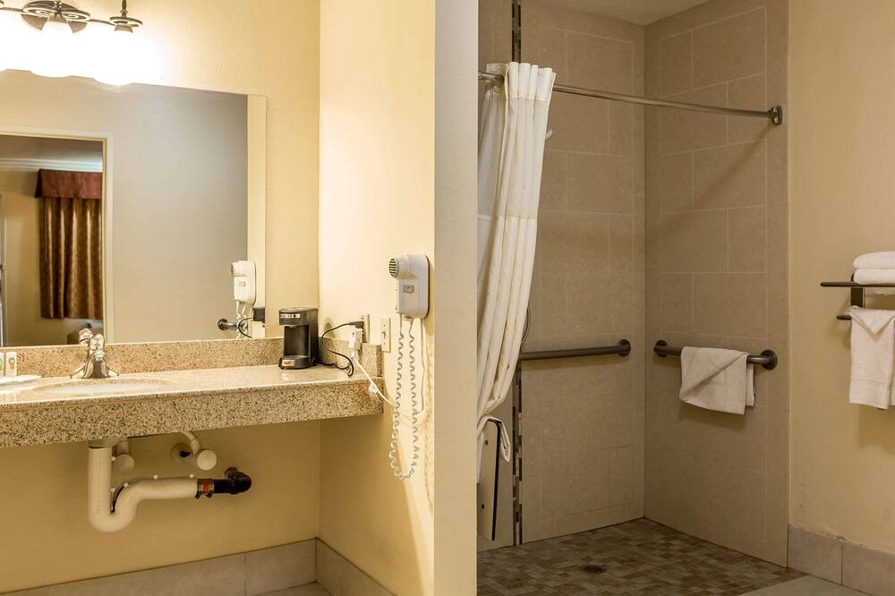Photo of Bathroom in Lake Elsinore