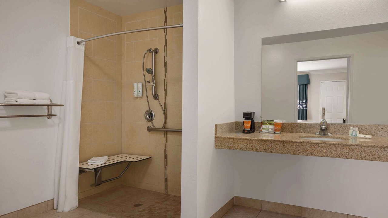 Photo of Bedroom in Lake Elsinore