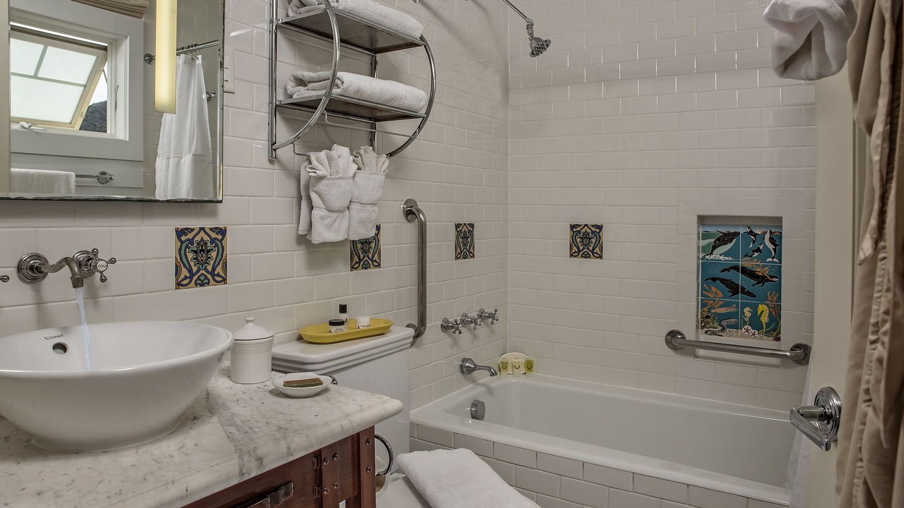Photo of Bathroom in Avalon