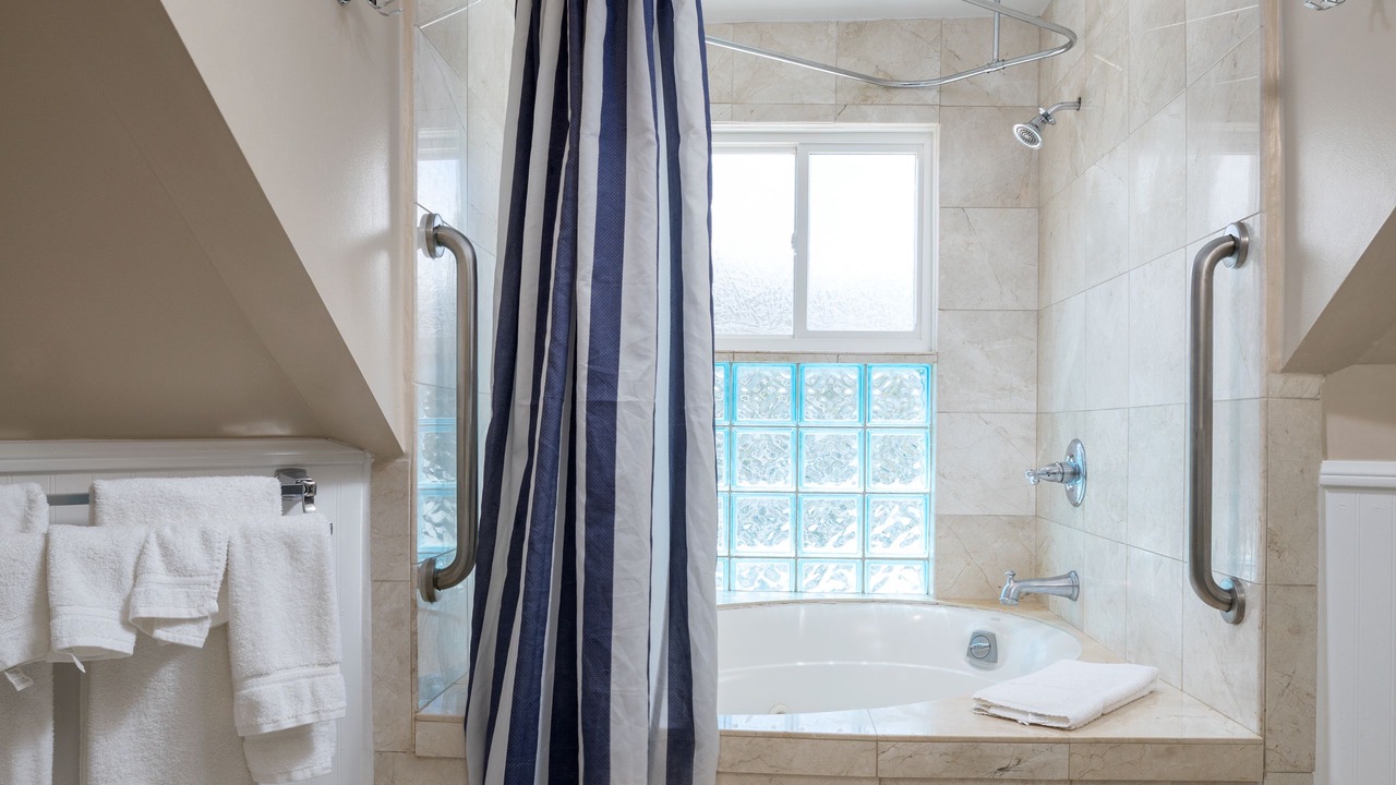 Photo of Bathroom in Avalon