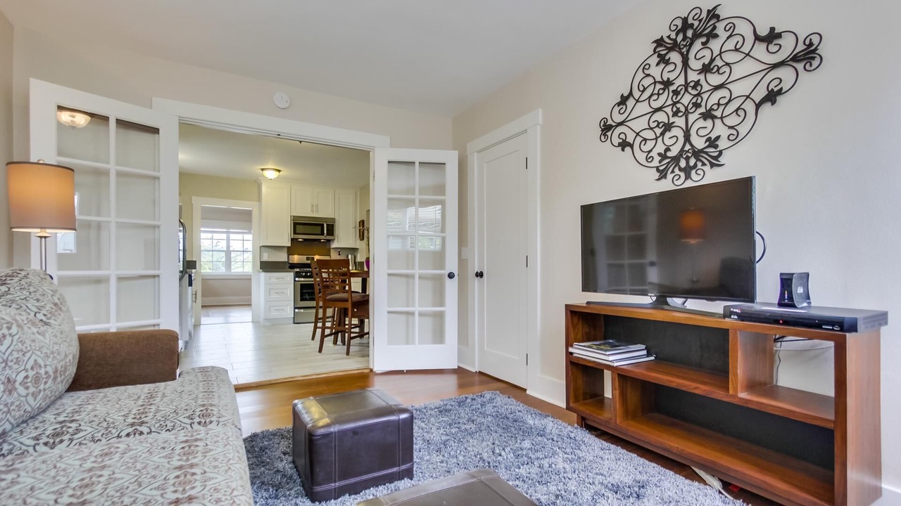 Photo of Livingroom in University Heights