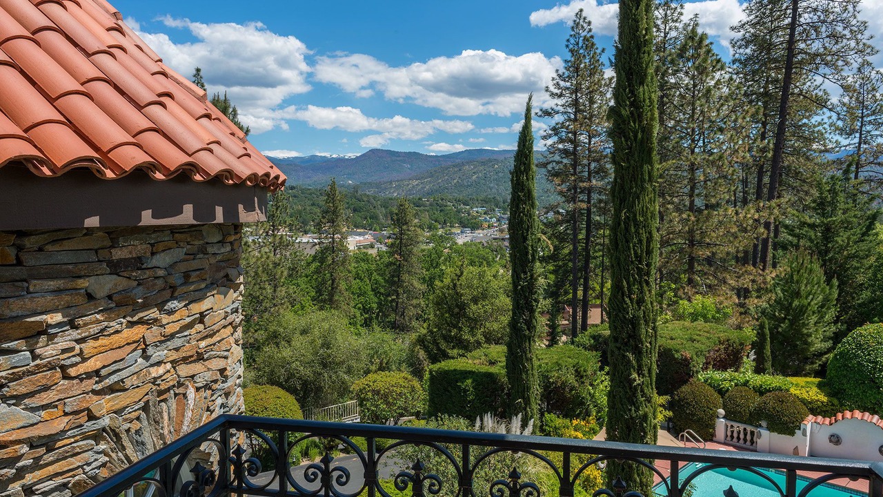 Photo of Patio Balcony in Oakhurst